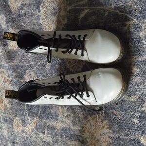 Dr Martens airwair kids white boots